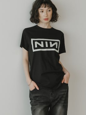 「ROOPTOKYO（ループトウキョウ）のNINE INCH NAILS SELF DESTRUCT 94 NineInchNalls Classic LOGO TEE フォトTシャツ グラフィックT 2026年春夏（Tシャツ/カットソー、ブラック系）」を使った、NA♡さん（レディース・165cm）の春コーディネート