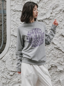 「ROCK-OFF（ロックオフ）のTHE ROLLING STONES / ザ・ローリング・ストーンズ クルーネック Vintage 70s Logo スウェット バンド  ロック メンズ レディース 2026年秋 秋服（スウェット、グレー系）」を使った、NA♡さん（レディース・165cm）の秋コーディネート