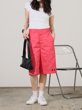 「Dickies（ディッキーズ）のDickies/ディッキーズ 13インチポケットワークショーツ shorts チノパンツ スケーターショーツ ハーフパンツ カラーパンツ 2026年 夏 夏服（チノパンツ、ピンク系）」を使った、NA♡さん（レディース・165cm）の夏コーディネート