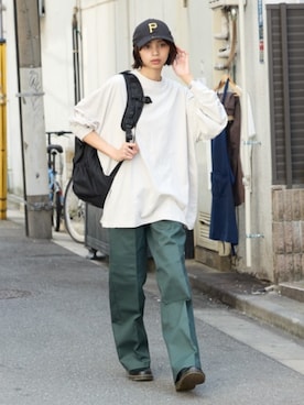 「Dickies（ディッキーズ）のDickies/ディッキーズ LOOSE FIT ダブルニー センタープレス ワークパンツ スケーターパンツ イージーパンツ 85283 レングス32 2026年春夏（チノパンツ、グリーン系）」を使った、NA♡さん（レディース・165cm）の秋コーディネート