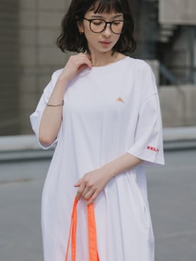 「KELTY（ケルティ）のKELTY/ケルティ ミニロゴ S/S ルーズシルエット ロングTシャツ 2026年春夏（Tシャツ/カットソー、ホワイト系）」を使った、NA♡さん（レディース・165cm）の春コーディネート