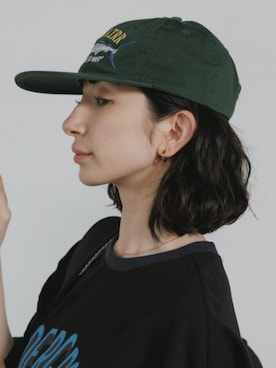 「Chick（チック）のLogo-Embroidered Flat-Brim Low-Profile Cap / ロゴ刺繍 フラットバイザー ローキャップ 2026年春夏（キャップ、グリーン系）」を使った、NA♡さん（レディース・165cm）の夏コーディネート