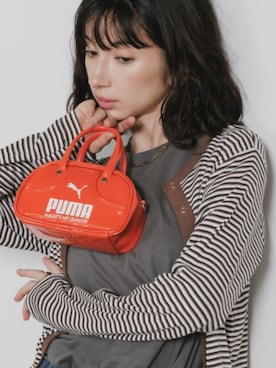 「PUMA（プーマ）のPUMA/プーマ 1976 マイクログリップバッグ 1L ミニバッグ ショルダーバッグ ハンドバッグ 2way ショルダー着脱可能 コンパクト 小型 パイピング 配色 スポーティーレディース 2026年 秋 秋服 冬 冬服（ショルダーバッグ、レッド系）」を使った、NA♡さん（レディース・165cm）の秋コーディネート