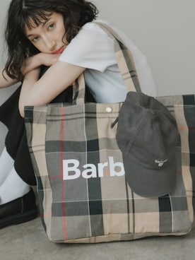 「Barbour（バブアー）のBarbour/バブアー Telfield tartan tote bag タータンロゴトートバック 2026年春夏（トートバッグ、グリーン系）」を使った、NA♡さん（レディース・165cm）の春コーディネート