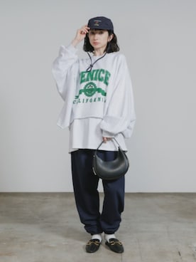 「Chick（チック）のRaglan-Sleeve Fishtail Design Arch Logo Sweatshirt / ラグランスリーブ フィッシュテールデザイン アーチロゴスウェット 2026年春夏（スウェット、グレー系）」を使った、NA♡さん（レディース・165cm）の春コーディネート