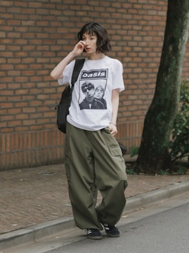 「the Oasis（ジオアシス）のOasis / オアシス プリントデザイン クルーネックＴシャツ メンズ バンドＴ 2026年春夏（Tシャツ/カットソー、ホワイト系）」を使った、NA♡さん（レディース・165cm）の春コーディネート