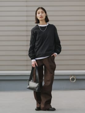 「Dickies（ディッキーズ）のDickies/ディッキーズ LOOSE FIT ダブルニー センタープレス ワークパンツ スケーターパンツ イージーパンツ 85283 レングス32 2026年 夏 夏服 秋服（チノパンツ、ブラウン系）」を使った、NA♡さん（レディース・165cm）の秋コーディネート