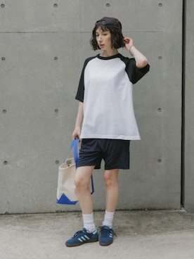 「United Athle（ユナイテッドアスレ）の【UNITED ATHLE】5.6オンス ラグラン クルーネック 半袖Tシャツ ビッグシルエット 2026年春夏（Tシャツ/カットソー、ブラック系）」を使った、NA♡さん（レディース・165cm）の夏コーディネート