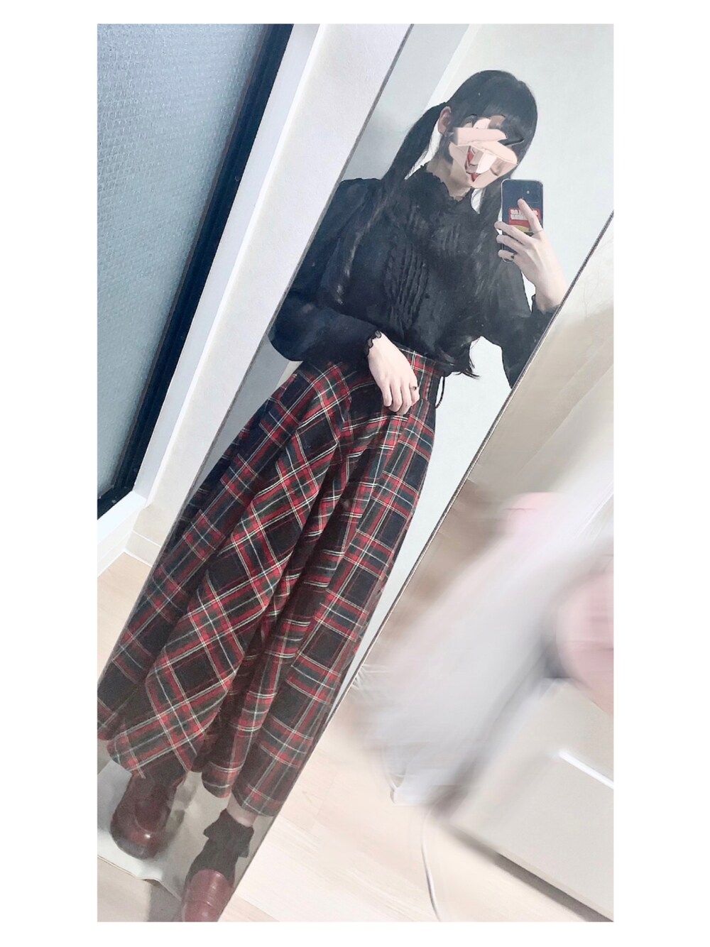 「お嬢様風、秋服コーデ、シースルーブラウス、ロングスカート、チェックスカート、ローファー」｜「COMME CA ISMの古着屋にて購入〜❕（シャツ/ブラウス、ブラック系）」を使った、なにもないよるさん（レディース・160cm）の秋コーディネートの1枚目の写真