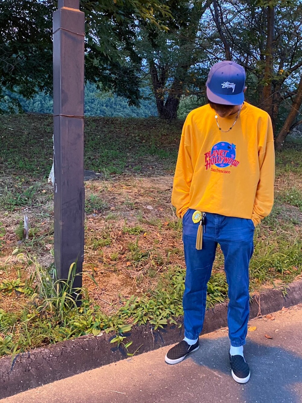 「古着、古着MIX、古着好きな人と繋がりたい、古着コーデ」｜「STUSSYのStock SU18 Cap（キャップ、ブルー系）」を使った、OZAWAさん（メンズ・184cm）の冬コーディネートの1枚目の写真