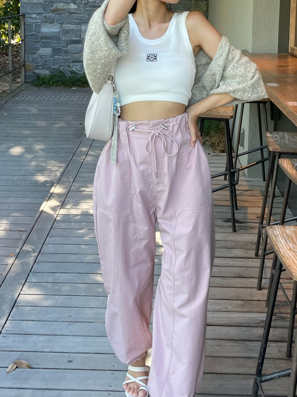 LOEWEのタンクトップを使った人気ファッションコーディネート - WEAR