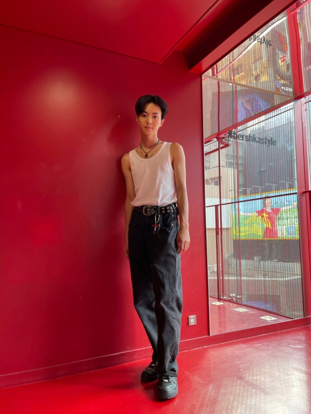 「古着、UNIQLO、休日スタイル、古着MIX、今日のコーデ、韓国ブランド、韓国ファッション、韓国スタイル、韓国好きな人と繋がりたい、韓国ストリート」｜「UNIQLOのアイテム（タンクトップ、ホワイト系）」を使った、Ryuさん（メンズ・173cm）の秋コーディネートの1枚目の写真