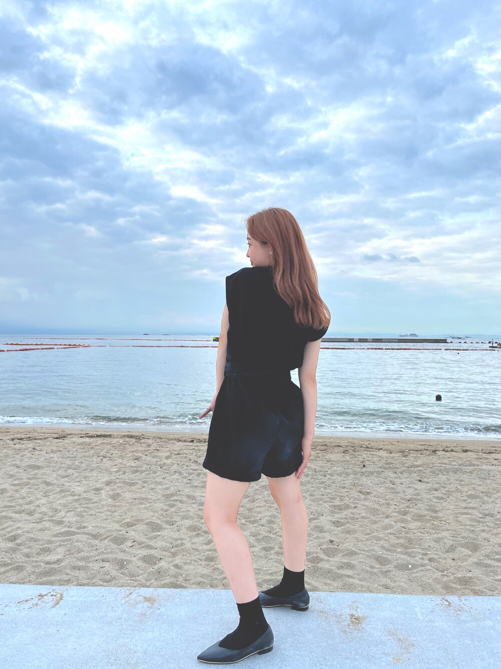 「ラクチンコーデ、海、大人コーデ、飲み会コーデ、女子会、ブラックコーデ、低身長女子、シンプルスタイル、いいね、save、フォローお願いします🤑、ブラック、プチプラ、オールインワン、ローファー、ローファー×靴下、パンプス」｜「しまむらのアイテム（つなぎ/オールインワン、ブラック系）」を使った、ぽんさん（レディース・153cm）の秋コーディネートの1枚目の写真