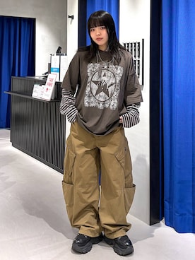 「PBLIM（ページボーイリム）の《UNISEX》レイヤードグラフィックロンT（T Shirts、グリーン系）」を使った、うなちゃんさん（レディース・152cm）の秋コーディネート