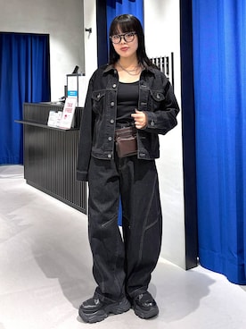 「PBLIM（ページボーイリム）の《UNISEX》フラップポケットデニム（Denim pants、ブラック系）」を使った、うなちゃんさん（レディース・152cm）の秋コーディネート