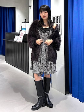 「PAGEBOY（ページボーイ）のスリーピーシャギーVネックカーディガン（Cardigans、ブラック系）」を使った、うなちゃんさん（レディース・152cm）の秋コーディネート