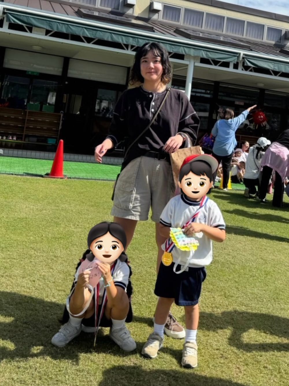 「運動会、運動会コーデ、秋服、秋コーデ、カットソー、healthknit、journal standard、ハーフパンツ、古着、古着MIX、スニーカー、コンバース、スケートボーディング、ラフ、シンプル」｜「Healthknitの【Healthknit×JOURNAL STANDARD】別注 ヘンリーネック L/S Tシャツ（Tシャツ/カットソー、ブラック系）」を使った、satsukiさん（レディース・159cm）の秋コーディネートの1枚目の写真
