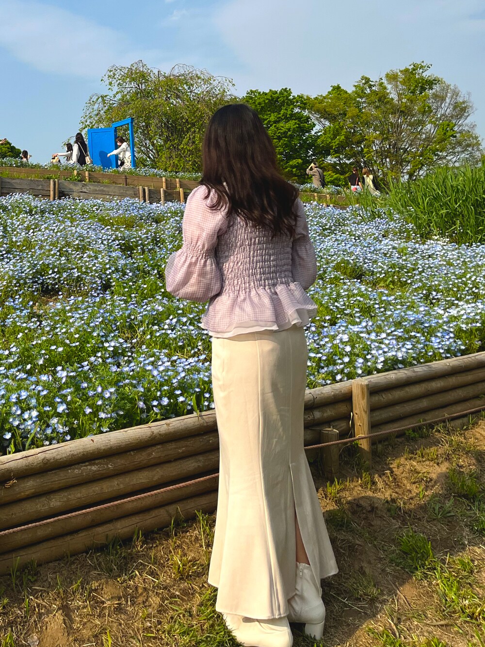 「低身長コーデ、低身長、シンプルコーデ、マーメイドスカート、オトナカジュアル、春夏コーデ、おしゃれさんと繋がりたい、休日スタイル、ギンガムチェック、GU、ehka sopo」｜「hinariのバックスリットマーメイドスカート（スカート、ベージュ系）」を使った、napipii7さん（レディース・152cm）の夏コーディネートの1枚目の写真