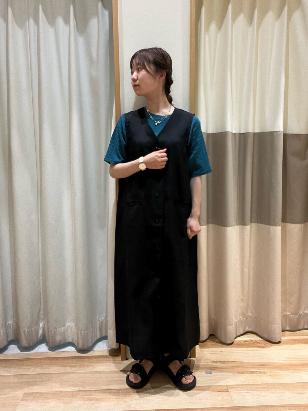 「オトナカジュアル、秋先取りコーデ、レイヤードスタイル、秋カラー、グリーン、ブラック、ジレワンピース、ロングワンピース、低身長女子、きれいめカジュアル、カラーコーデ、サマンサモスモスブルー、Samansa Mos2 blue、お出かけコーデ、秋コーデ」｜「Samansa Mos2 blueの楊柳プルオーバー（Tシャツ/カットソー、グリーン系）」を使った、しば。さん（骨格ウェーブ・レディース・152cm）の夏コーディネートの1枚目の写真