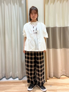 「スカラップ」｜「アイテム（パンツ）」を使った、しば。さん（レディース・152cm）の春コーディネート