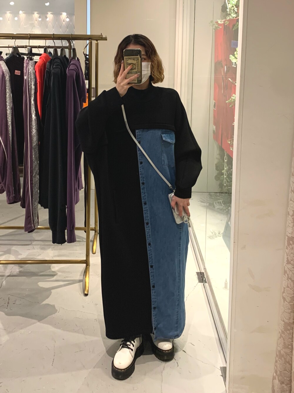 「ラブアンドピース2021、秋コーデ、大人カジュアル、オトナ女子、ラクチンコーデ、ボリューム袖、秋冬コーデ、ワンピースコーデ、低身長コーデ、おしゃれさんと繋がりたい、ドルマン、AULA AILA、いいね、save、フォローお願いします🤑、ROYAL FLASH、royalflash梅田」｜「ajewのajew/エジュー/【ひも付き】High-end metal leather iPhone12/12pro（スマホケース/カバー、ブルー系）」を使った、rimiさん（レディース・150cm）の秋コーディネートの1枚目の写真