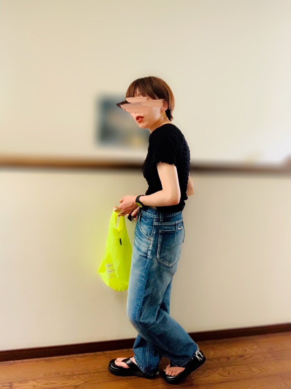 「夏服、シンプルコーデ、サンダル、ラフ、デニム、エコバッグ、Tシャツ×デニム、低身長コーデ、着回しコーデ」｜「WEGOのWEGO/スクエアネックシャーリングメロウT（Tシャツ/カットソー、ブラック系）」を使った、ふじ\( Ö )/     さん（レディース・153cm）の夏コーディネートの1枚目の写真