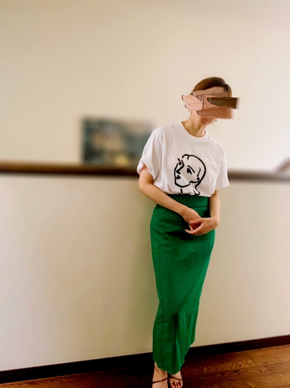 「夏コーデ、低身長、グリーン、タイトスカート、Tシャツ、サンダル、着回しコーデ、シンプルコーデ、リネン、きれいめカジュアル、夏だ！Tシャツ着よう！、スクエアトゥ」｜「MADEMOISELLE ROPE'の【VTA for MADEMOISELLE】ムービーアートＴシャツ（Tシャツ/カットソー、ホワイト系）」を使った、ふじ\( Ö )/     さん（レディース・153cm）の夏コーディネートの1枚目の写真