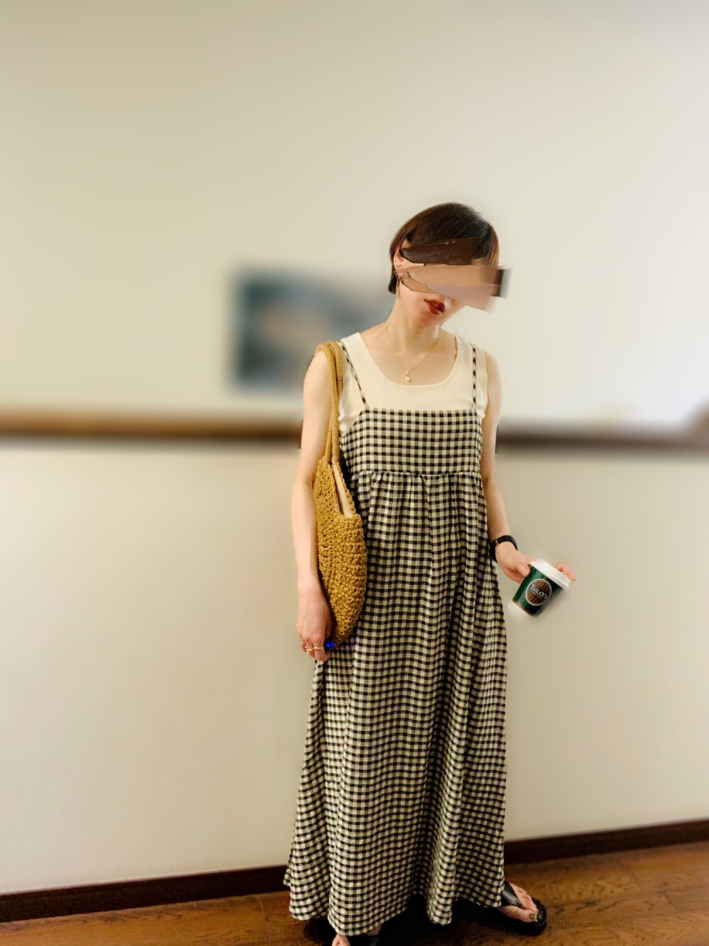 「夏服、おでかけコーデ、ワンピース、キャミワンピ、サンダル、モノトーン、ギンガムチェック」｜「BONLECILLの総針ニットタンクトップ（タンクトップ、ベージュ系）」を使った、ふじ\( Ö )/     さん（レディース・153cm）の秋コーディネートの1枚目の写真