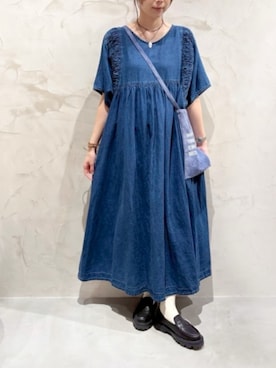 「RNA-N（アールエヌエーエヌ）のD1691 5ozデニムデザインワンピース（ワンピース、ブルー系）」を使った、RNA MEDIA ZOZOTOWN STAFFさん（レディース・156cm）の春コーディネート