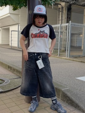 「RNA（アールエヌエー）のR4378 スタッズラインルーズカットレングスパンツ（デニムパンツ、ブラック系）」を使った、RNA MEDIA ZOZOTOWN STAFFさん（レディース・163cm）の夏コーディネート