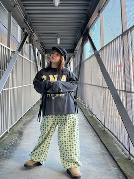 「RNA（アールエヌエー）のR4498 スモールパターンイージーパンツ（その他パンツ、グリーン系）」を使った、RNA MEDIA ZOZOTOWN STAFFさん（レディース・156cm）の秋コーディネート