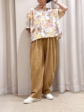 「URCH RNA（アーチ アールエヌエー）のR4418 コックさんのレーヨンリネン5ポケパンツ（その他パンツ、イエロー系）」を使った、RNA MEDIA ZOZOTOWN STAFFさん（レディース・156cm）の夏コーディネート