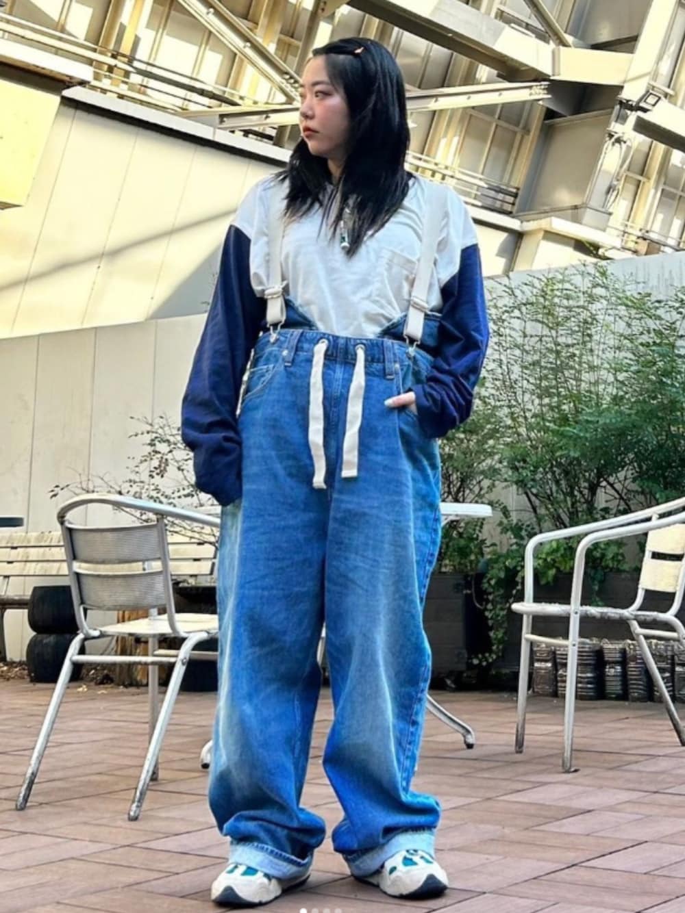 O0715 デニムハーフオーバーオールを使った人気ファッション