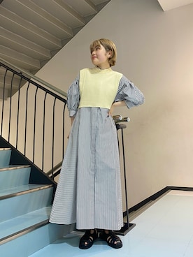 ストライプパフスリーブワンピースを使った人気ファッション