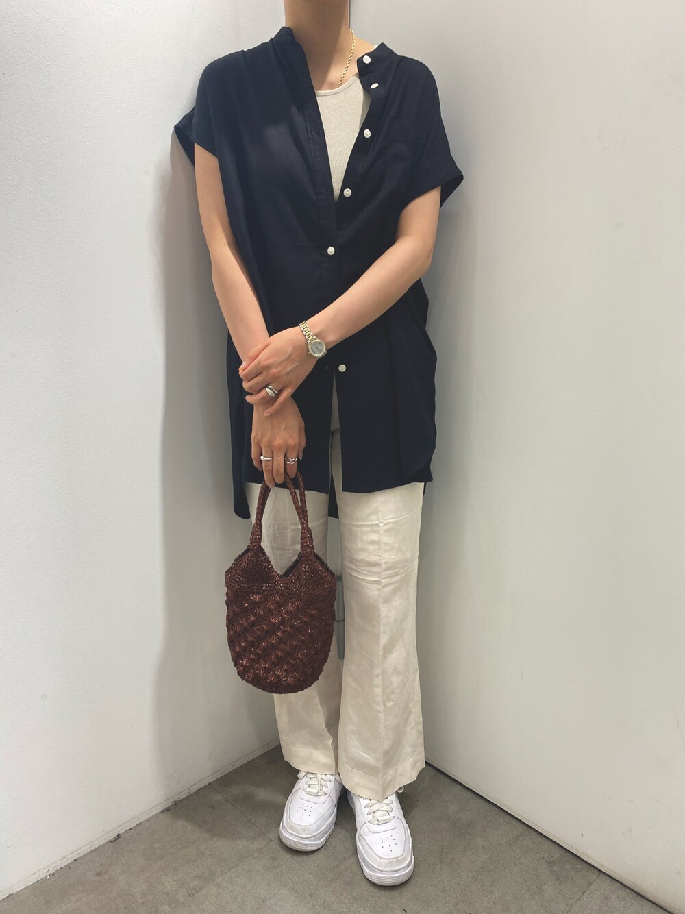 「URBAN RESEARCH、SENSEOFPLACE、RODE SKO、シンプルコーデ、カジュアル」｜「SENSE OF PLACE by URBAN RESEARCHのリネンレーヨンバンドカラーシャツ（シャツ/ブラウス、ブラック系）」を使った、amu46さん（レディース・162cm）の夏コーディネートの1枚目の写真