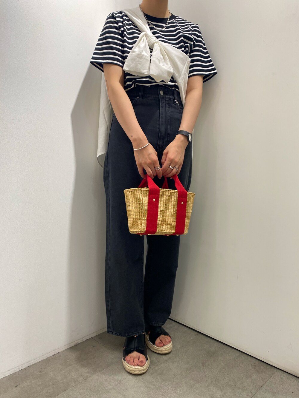 「URBAN RESEARCH、SENSEOFPLACE、RODE SKO、夏コーデ、ボーダー、たすき掛け」｜「RODE SKOのANS プチプレーンテープかごバッグ（かごバッグ、レッド系）」を使った、amu46さん（レディース・162cm）の夏コーディネートの1枚目の写真