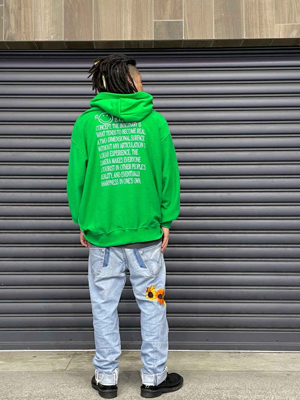 「ROYAL FLASH、秋コーデ、大人カジュアル、カジュアルコーデ」｜「bodysong.の【別注】BODYSONG./ボディソング/HOODIE（パーカー、ゴールド系）」を使った、kyuzenさん（メンズ・172cm）の秋コーディネートの1枚目の写真