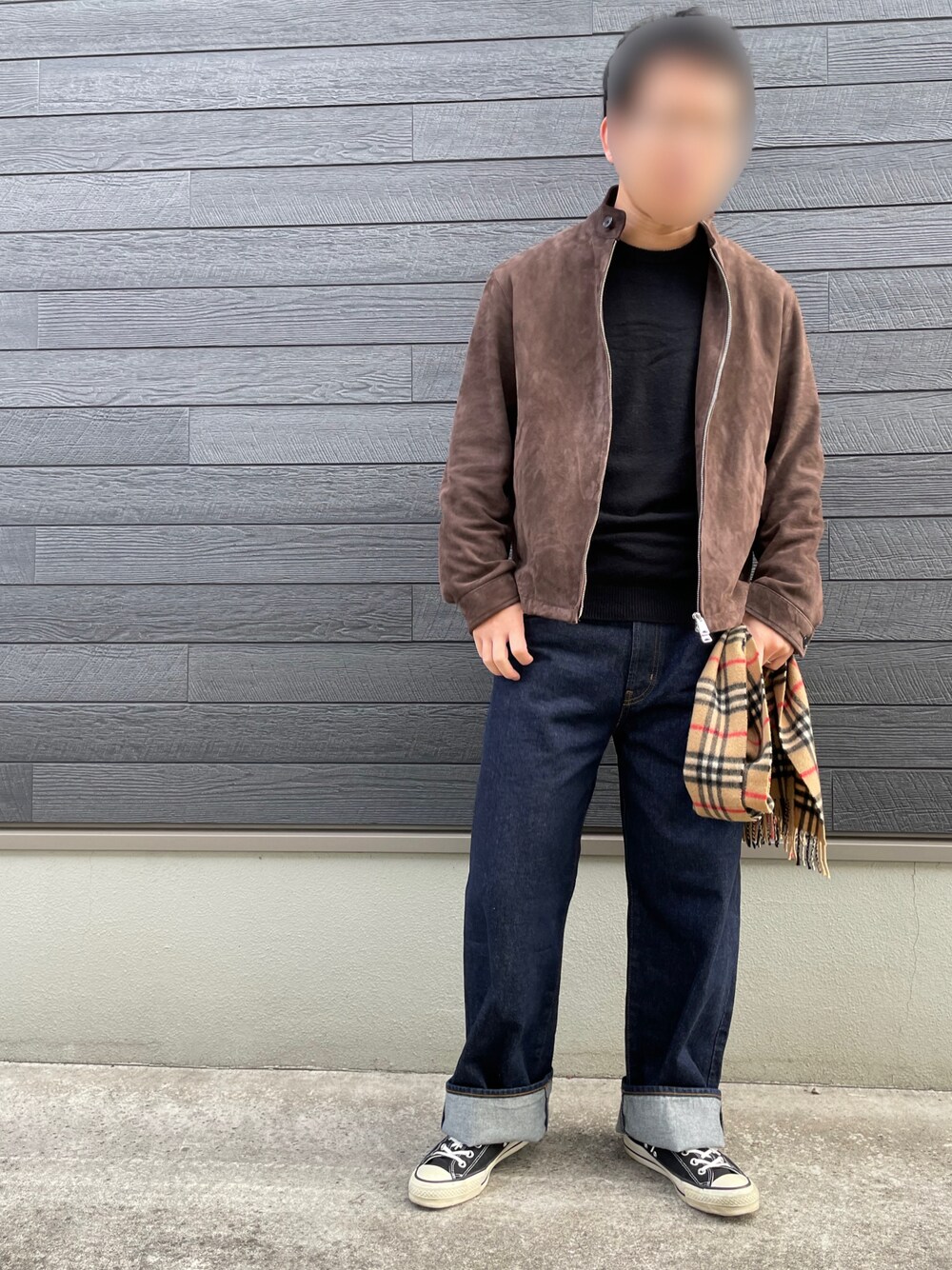 「マフラー、ストール、古着、レザージャケット、デニム、コンバース、ブラウン、バーバリー、プチプラ、UNIQLO U、GU」｜「CONVERSEのconverse コンバース CANVAS ALL STAR J OX MADE IN JAPAN(キャンバスオールスター メイドインジャパン) 32167431（スニーカー、ブラック系）」を使った、N.Tさん（メンズ・169cm）の冬コーディネートの1枚目の写真