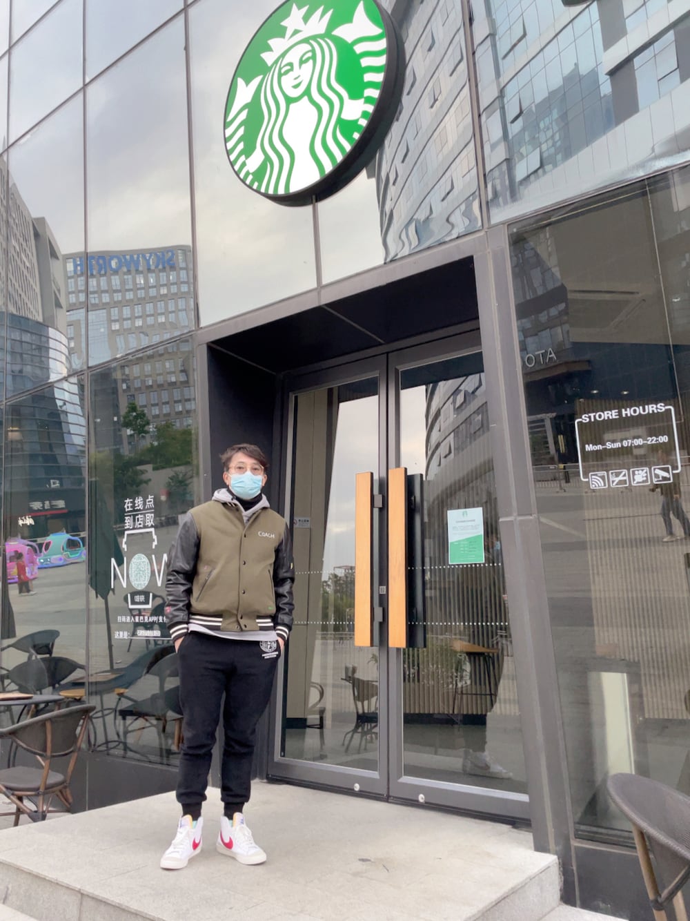 「COACHのアイテム（ジャケット/アウター、グリーン系）」を使った、yamchabaseさん（メンズ・169cm）の冬コーディネートの1枚目の写真