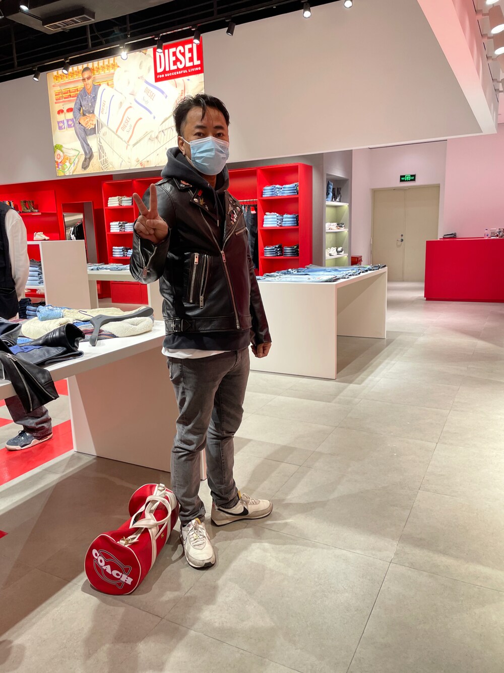 「未来のWEARISTAプロジェクト」｜「H&Mのアイテム（デニムパンツ、グレー系）」を使った、yamchabaseさん（メンズ・169cm）の冬コーディネートの1枚目の写真