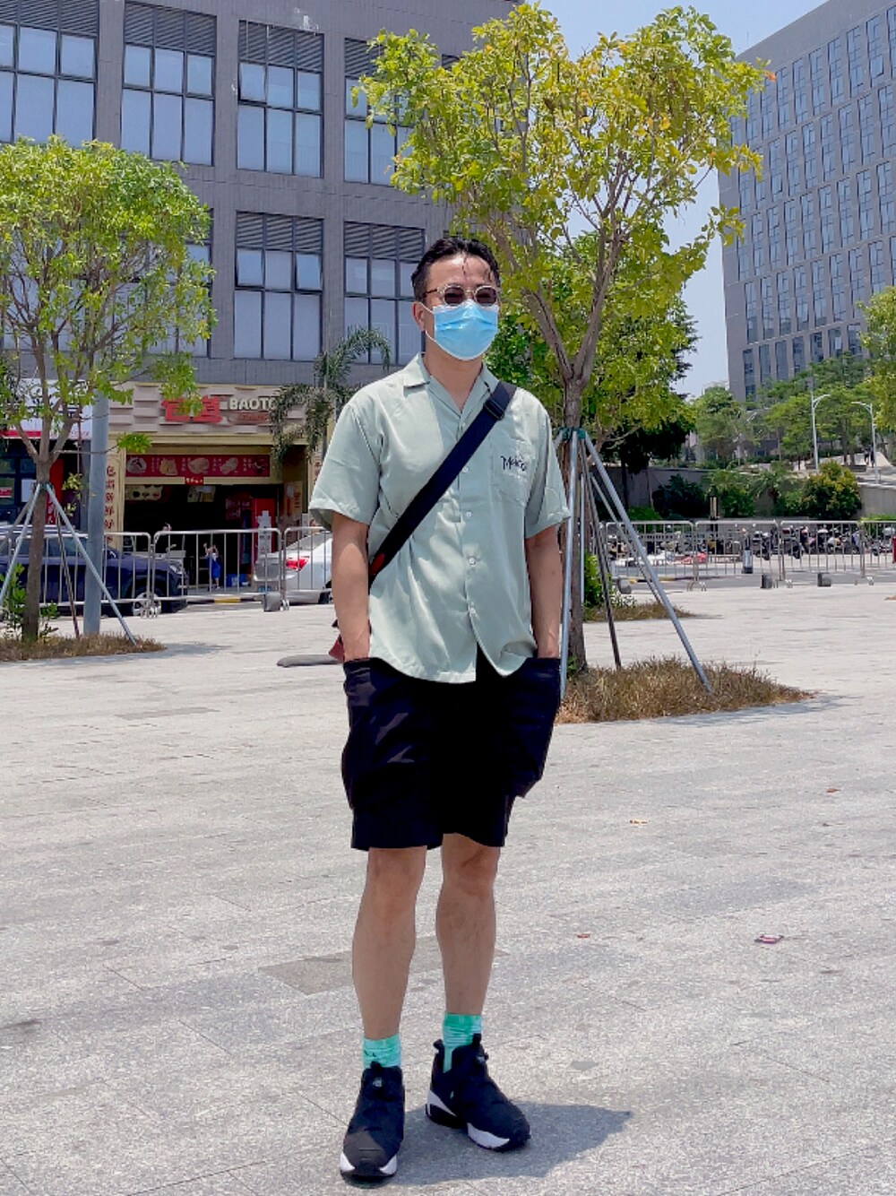 「夏」｜「CMF OUTDOOR GARMENTのアイテム（その他パンツ、ブラック系）」を使った、yamchabaseさん（メンズ・169cm）の夏コーディネートの1枚目の写真