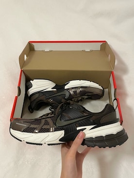 「NIKE（ナイキ）の【NIKE】HJ4497-200 ﾅｲｷ V2K ﾗﾝ（スニーカー、ブラウン系）」を使った、さくらこさん（レディース・160cm）の夏コーディネート