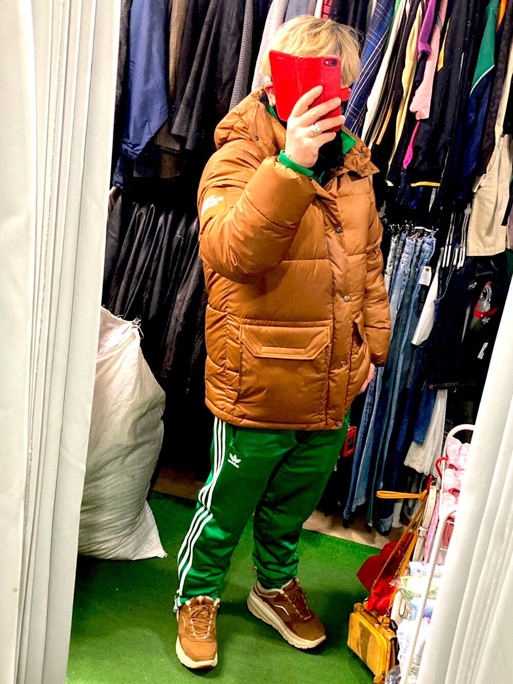 adidasのセットアップ（グリーン系）を使った人気ファッション