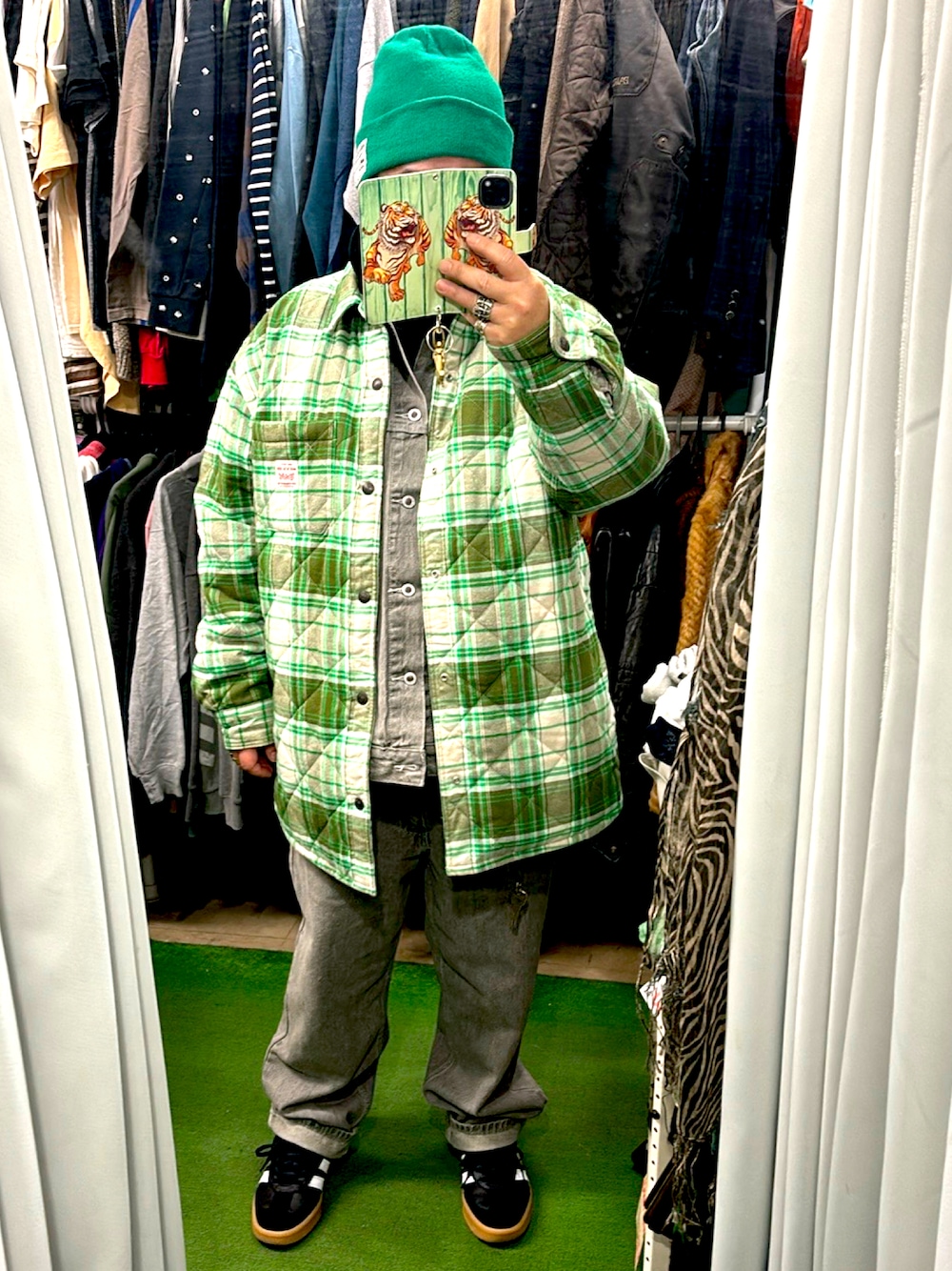 「今日のコーデ、Levi's、adidas、FREAK’Ｓ STORE、大人カジュアル、スウェット、カジュアルコーデ、デニム、アメカジコーデ、オーバーサイズ、セットアップ、グリーン、グレー、samba、ジージャン」｜「Levi'sのアイテム（カバーオール、グリーン系）」を使った、( ^ω^ )Hiko743さん（メンズ・172cm）の春コーディネートの1枚目の写真