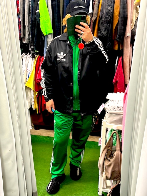 adidasのナイロンジャケットを使った「BALENCIAGA」の人気ファッション