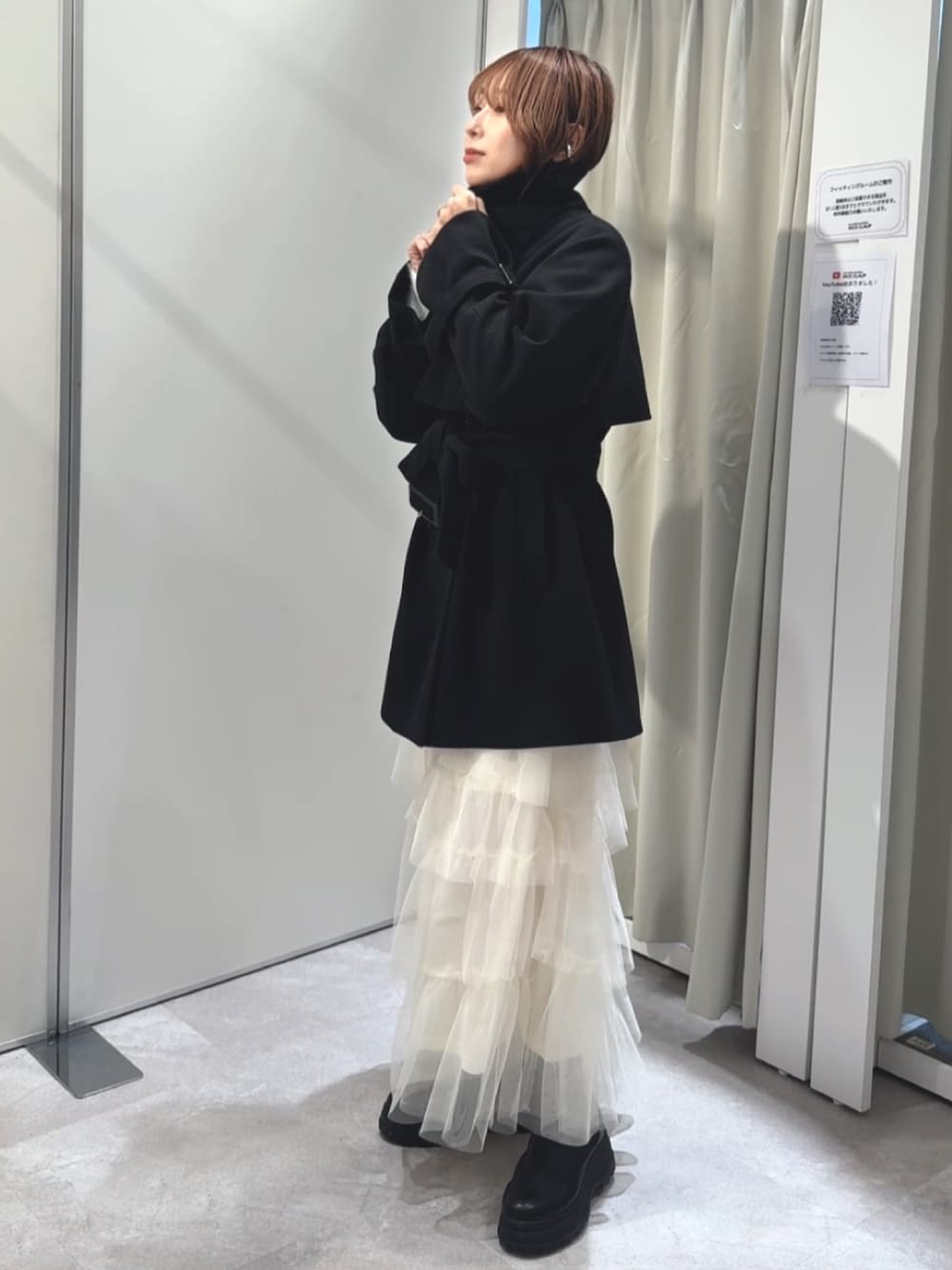 「お出かけコーデ、冬のコーデ、シンプルコーデ、大人女子、モノトーンコーデ、ブーツスタイル、ブラック、きれいめコーデ、スカートコーデ、プチプラコーデ」｜「one after another NICE CLAUPの2way/スタンドカラーミドルコート（チェスターコート、ブラック系）」を使った、miguさん（レディース・164cm）の冬コーディネートの1枚目の写真