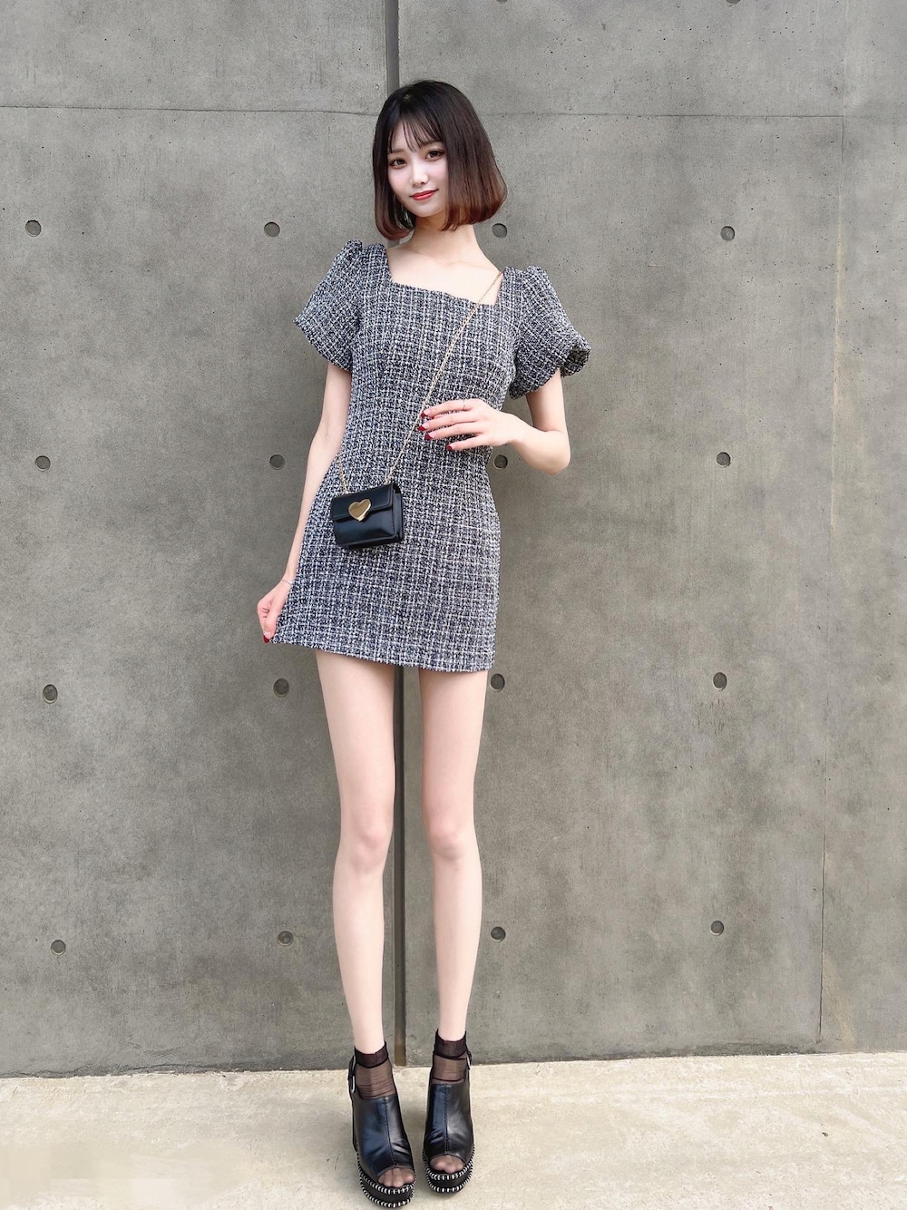 「ごきげんウィーク、春コーデ、お出かけコーデ、着回しコーデ、プチプラ、春服、ootd、ＧＷ、モノトーンコーデ、高身長女子、ショルダーバッグ、韓国ファッション、ストリートコーデ、韓国コーデ、韓国好きな人と繋がりたい」｜「sheinのアイテム（ワンピース、ブラック系）」を使った、かれんさん（レディース・170cm）の春コーディネートの1枚目の写真