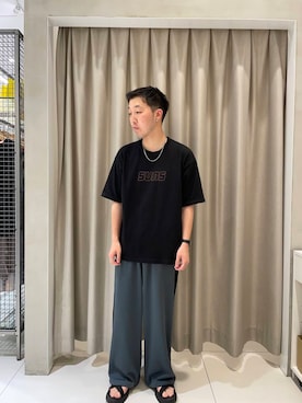 「URBAN RESEARCH DOORS（アーバンリサーチドアーズ）の『WEB/一部店舗限定サイズ』『別注』NBA×DOORS　プリントTシャツ（Tシャツ/カットソー、ブラック系）」を使った、yu-goさん（メンズ・171cm）の夏コーディネート