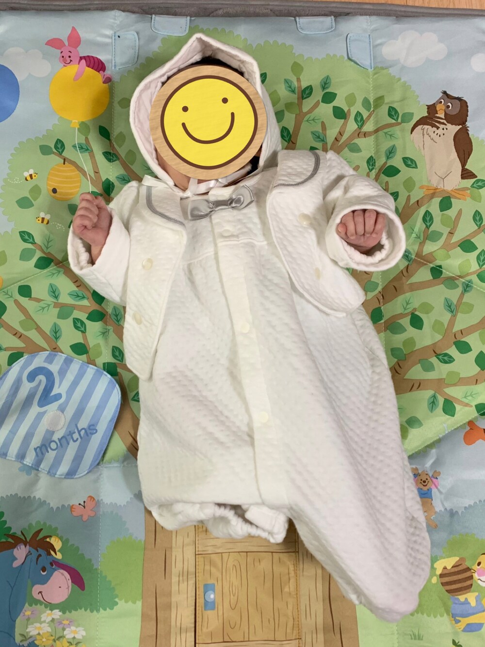 「生後2ヶ月」｜「Birthdayのアイテム（その他ベビーウェア、ホワイト系）」を使った、hiiisuke826さん（キッズ・50cm）の春コーディネートの1枚目の写真