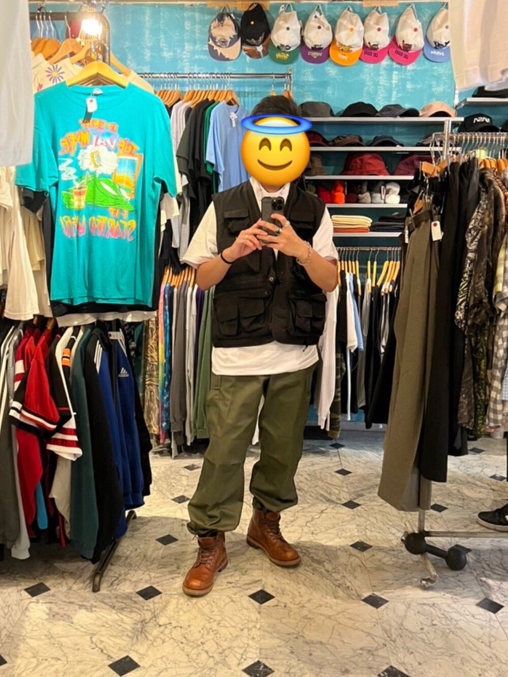「夏、Tシャツ、お洒落さんとつながりたい、カーゴパンツコーデ、カーゴパンツ、フィッシングベスト、フィッシングベストコーデ、ホーキンス、革靴、古着、古着コーデ、古着好きな人と繋がりたい、ストリート、ストリートコーデ、きまわしコーデ」｜「Hawkinsのアイテム（ブーツ、ブラウン系）」を使った、Tさん（メンズ・172cm）の夏コーディネートの1枚目の写真